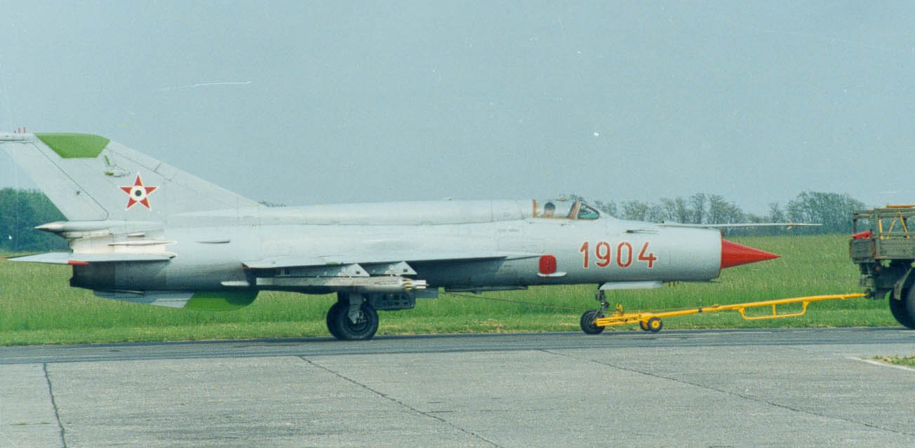 269.1533.1_MiG_21bis_1904_LHTA_001.jpg