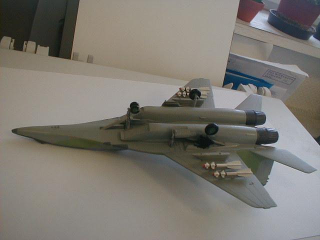 Mig-29 UB

18 éves voltam amikor ezt a kitet építettem, a Közlekedési Múzeumban szervezett kiállításra.
Baromira kellett sietni, hogy még beleférjek az ifi kategóriába:ODDD
Méretarány: 1/72
Gyártó Italeri