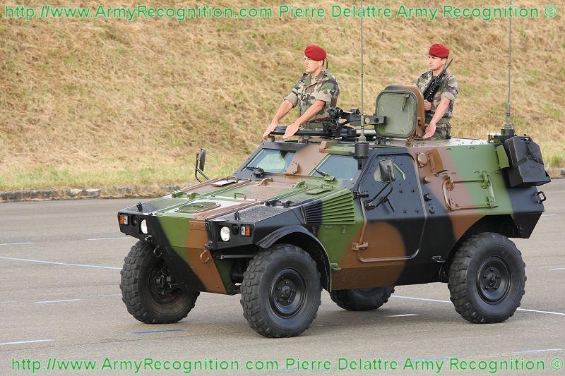 etat-major_de_la_11e_brigade_parachutiste_vbl_14_july_2009_french_army_parade_france_d2_003