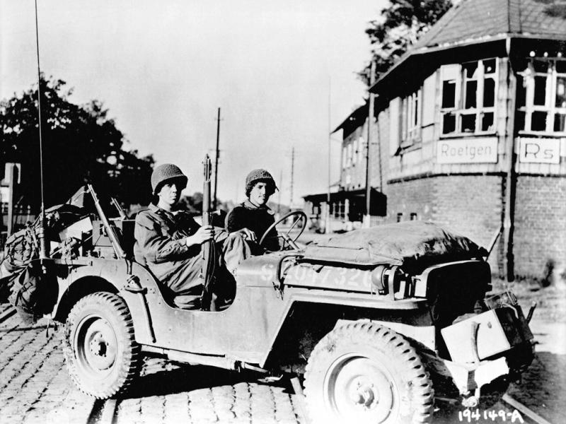 1-4-ton-truck-jeep-1941-daimler-chrysler-historical-collection-01
