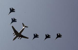 Russian+Knights+Aerobatic+Demonstration+Team+using+Su-27+fighter+jets+india+(7)