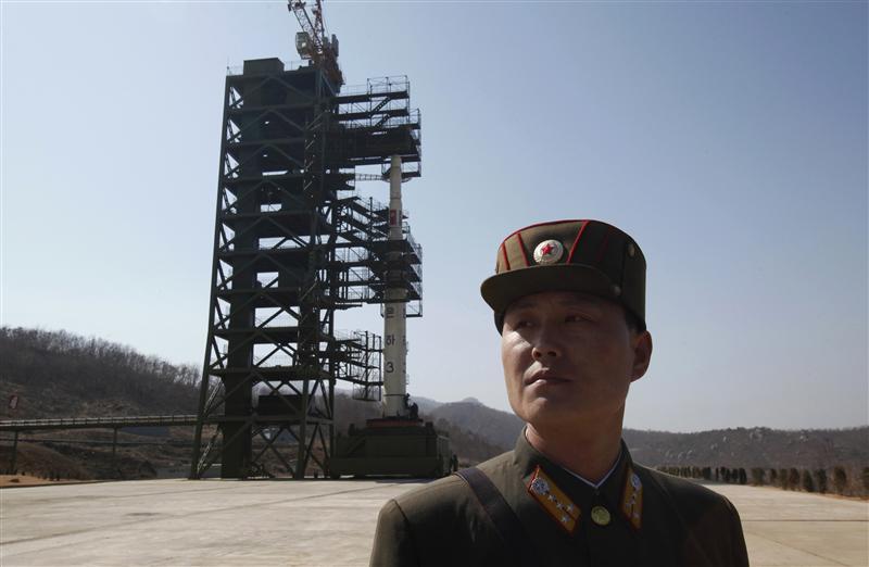 Észak-korea-fegyverkezés-gyakorlatozó-katonák