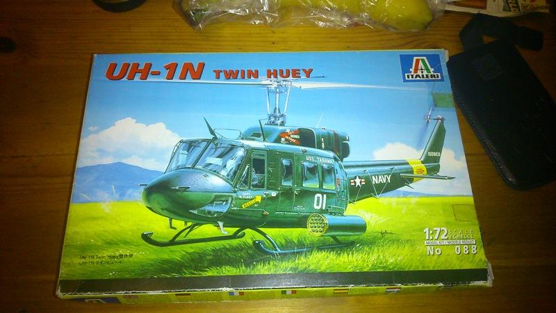 Italeri UH-1N Twin Huey - 2.000 Ft 1:72