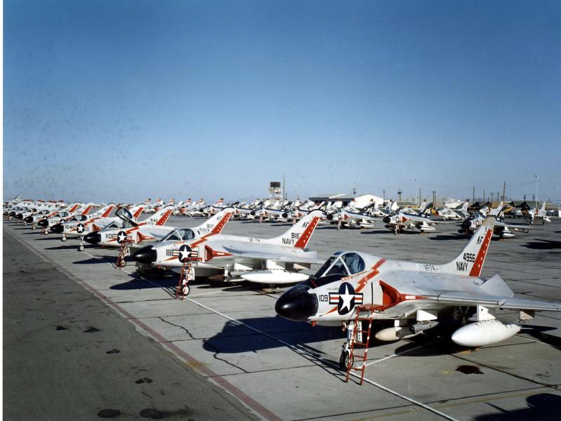 F4D_Skyrays_of_VF-74_at_MCAS_Yuma_in_1959.jpeg