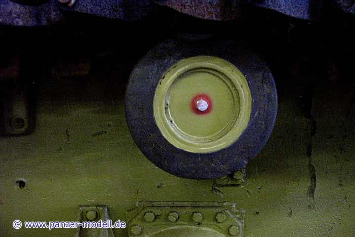 PanzerIV_return_roller

Panzer IV gumírozott visszafutó görgő