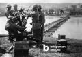 Román légvédelmi üteg a Dnyeszter mellett - 1941 szeptember

https://www.bridgemanimages.com/en/noartistknown/romanian-anti-aircraft-position-on-the-dniester-1941-b-w-photo/black-and-white-photograph/asset/3670076