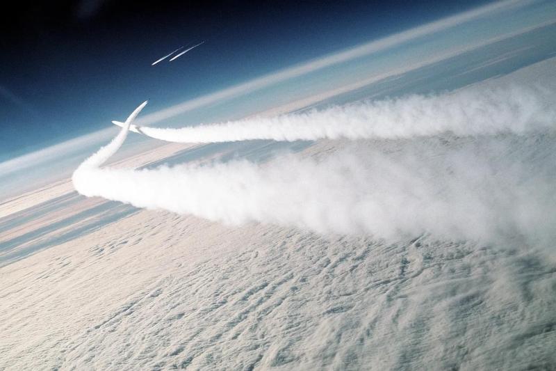 Két F-15 megy két MiG-29 fogadására 1989-ben