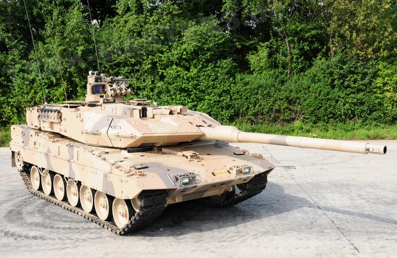 bw-tracked-leopard2a7+d-004