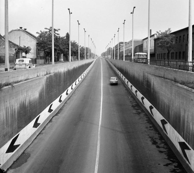 Ferihegyi gyorsforgalmi út a Felsőcsatári felüljáróról - Balra egy Kübelwagen

UVATERV 1970